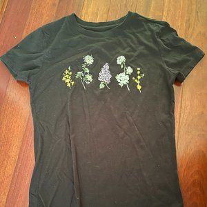Aeropostale Women's Black Floral T-shirt